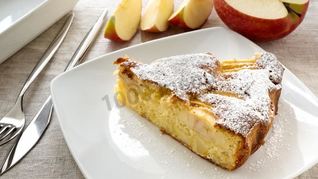 Шарлотка без яиц с яблоками