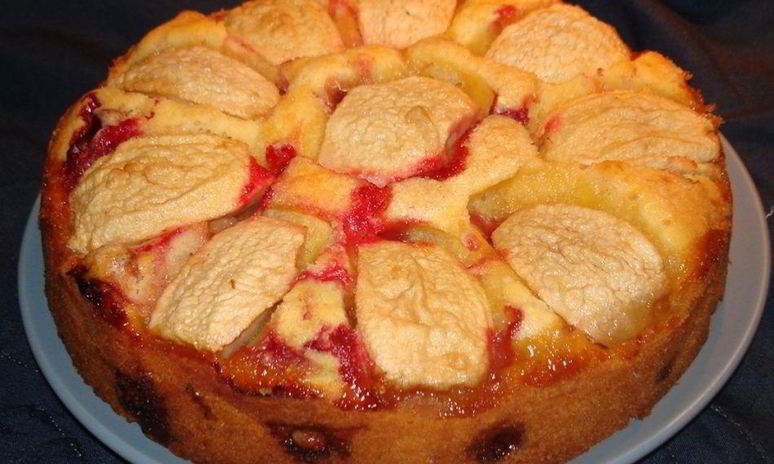 Рецепт шарлотки на кефире в мультиварке