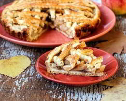 Шарлотка с грушами и ромашковым кремом