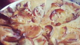 Шарлотка с инжирными персиками