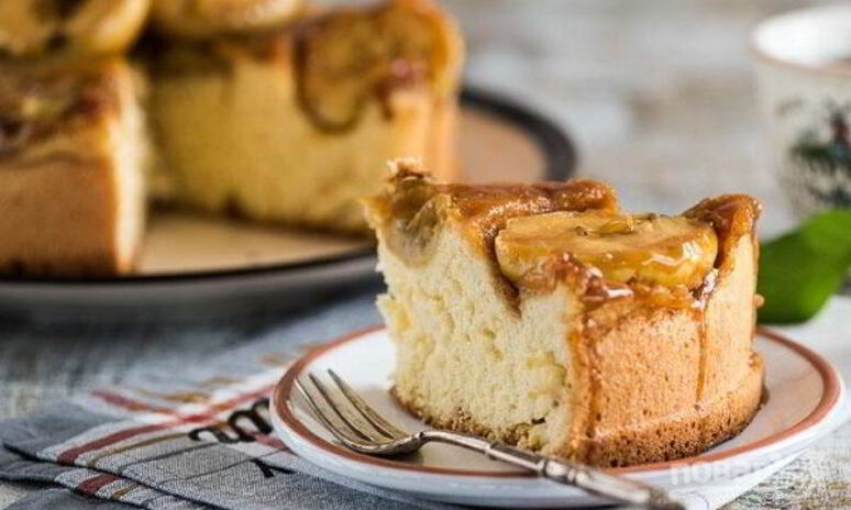 Рецепт шарлотки с карамелью