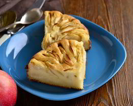 Шарлотка с манкой