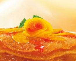 Шарлотка с персиками из блинчиков