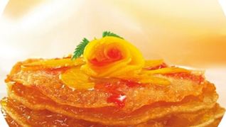 Шарлотка с персиками из блинчиков