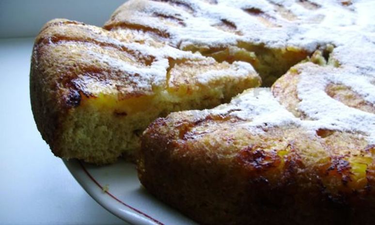 Рецепт шарлотки с вареньем в мультиварке