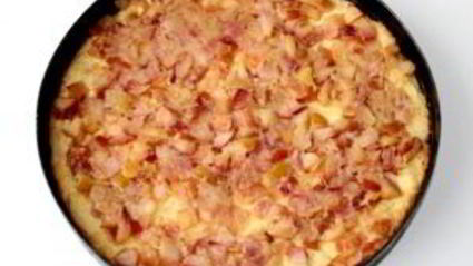 шарлотка с яблоками и безе