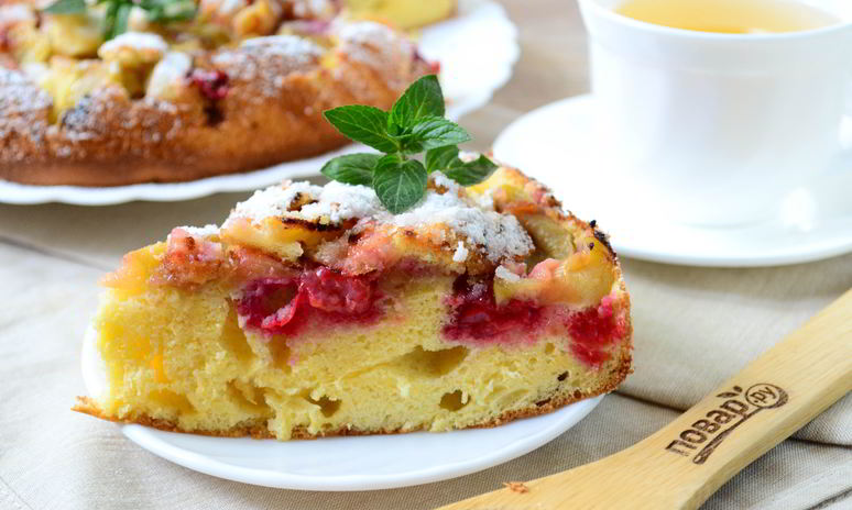 Рецепт шарлотки с яблоками и вишней