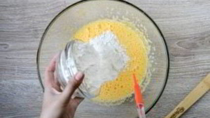 шарлотка с яблоками и вишней