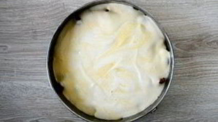 шарлотка с яблоками и вишней