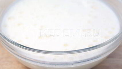 шарлотка с яблоками и ягодой