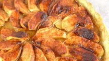 шарлотка с яблоками открытая