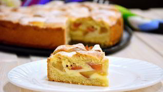 Шарлотка в сметанной заливке