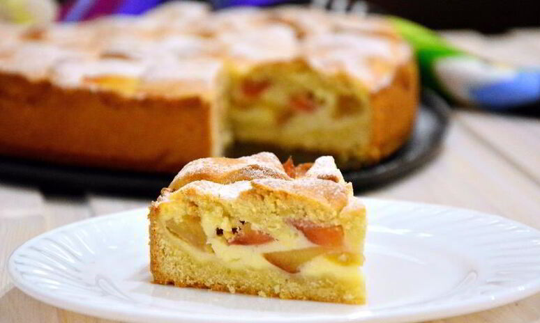 Рецепт шарлотки в сметанной заливке