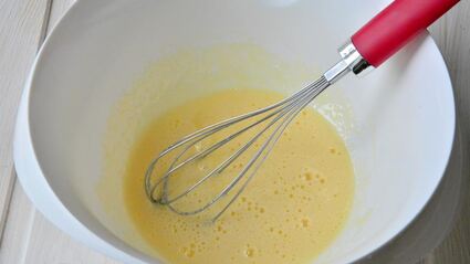 шарлотка в сметанной заливке