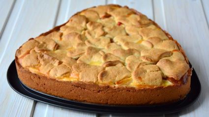 шарлотка в сметанной заливке