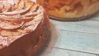 Воздушная яблочная шарлотка