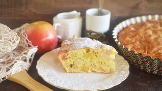 Яблочная шарлотка