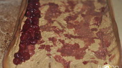 шоколадно-вишневый рулет