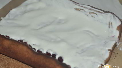 шоколадно-вишневый рулет