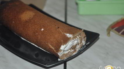 шоколадно-вишневый рулет