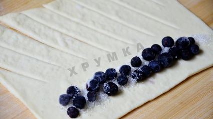 слойки с черникой