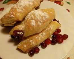 Слойки с клюквой