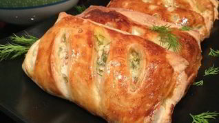 Слойки с крабовыми палочками и творогом