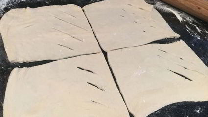 слойки с крабовыми палочками и творогом