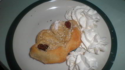 слойки с кунжутом и клюквой