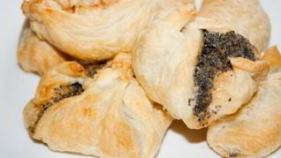 Слойки с маком