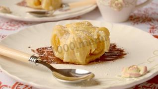 Слойки с мандаринами и шоколадом из слоеного теста