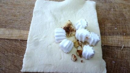 слойки с маршмеллоу и орехами