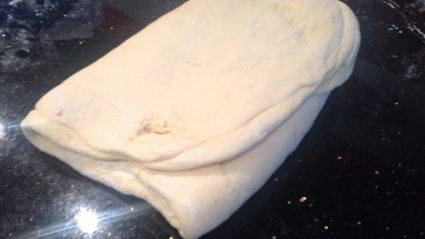 слойки с щавелем, сыром и яйцом