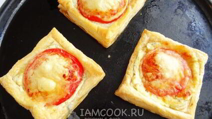 слойки с сырно-томатной начинкой