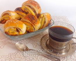 Слойки с творогом и изюмом