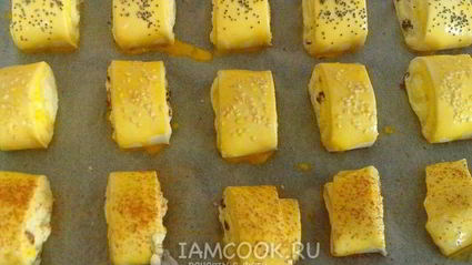 слойки с творогом и изюмом