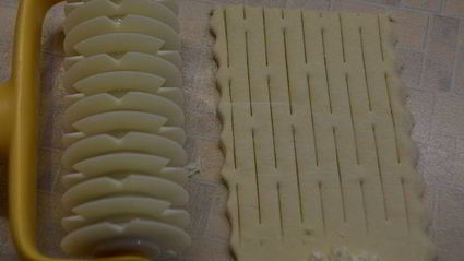 слойки с творогом и клубникой