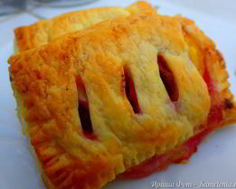 Слойки с творогом и вишней