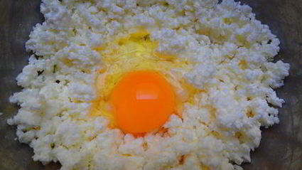 слойки с творогом и вишней