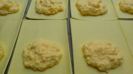 слойки с творогом и вишней