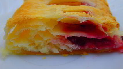 слойки с творогом и вишней