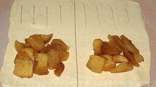 Слойки с яблоками и корицей