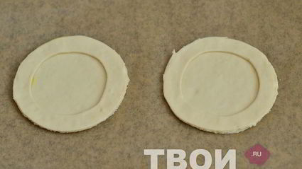 слойки с яблоками