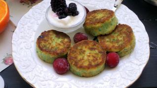 Кокосовые сырники в панировочных сухарях