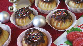 Нежные творожники Малиновый вулкан