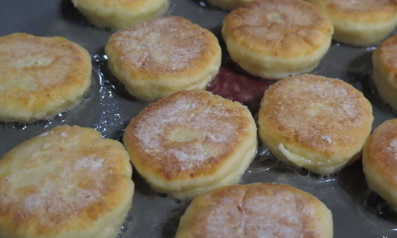 Рецепт сырников из прокисшего творога