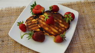 Сырники с клубникой