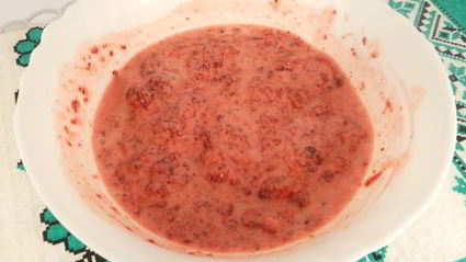 сырники с овсяными хопьями и клубнично-сметанным соусом