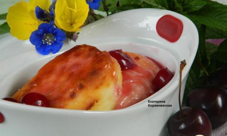 Рецепт сырников с вишневым соусом