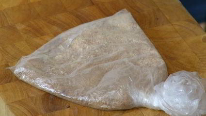 творожник с белым шоколадом и малиной